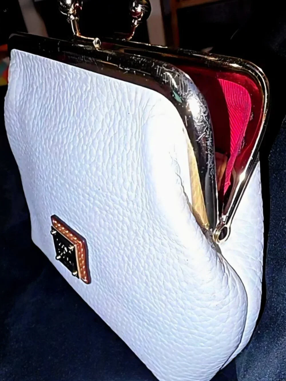 Dooney & Bourke know its